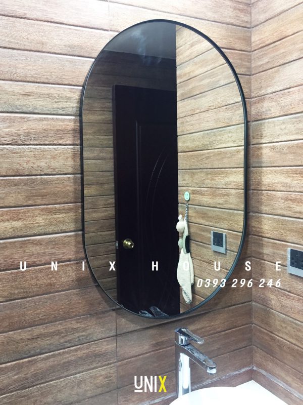 Hình Ảnh thực tế gương nhà tắm oval viền thép.