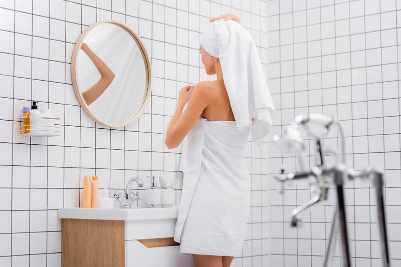 5 cách khắc phục gương nhà tắm bị ố mờ cực hiệu quả