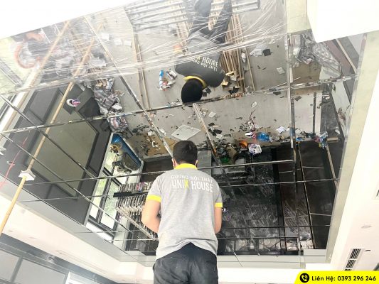 Đội ngũ chuyên viên thi công gương ốp trần trang trí nhiều kinh nghiệm