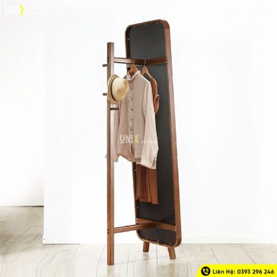 Gương soi tích hợp giá treo mang lại tiện ích 2 trong 1